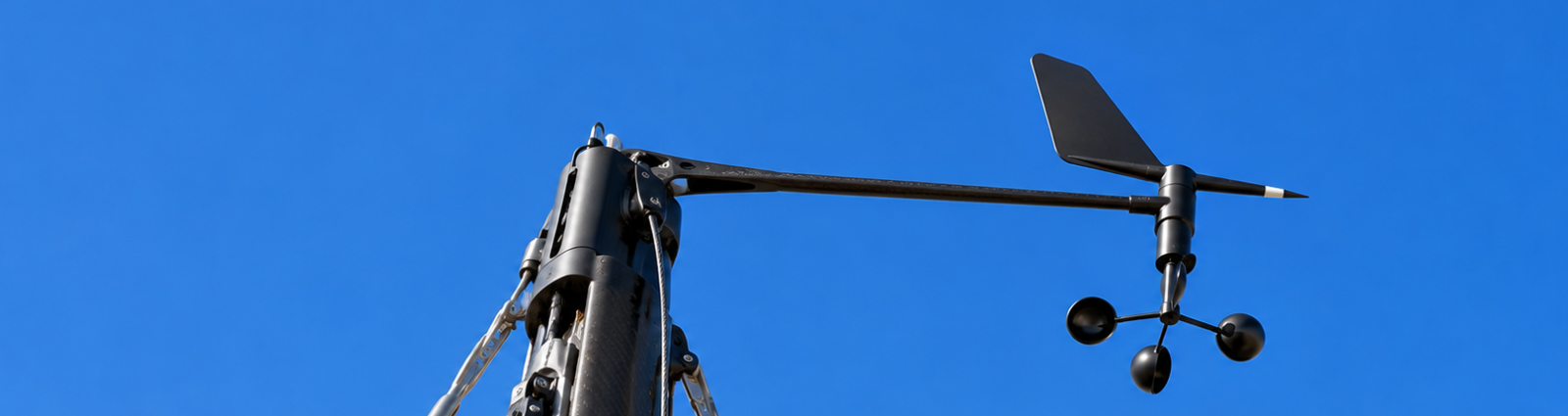 racing-sailboat-masthead-wind-transducer2 racing-sailboat-masthead-wind-transducer